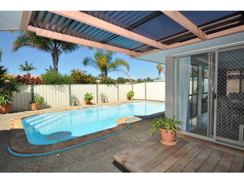 12 Waranga Way, Coombabah QLD 4216