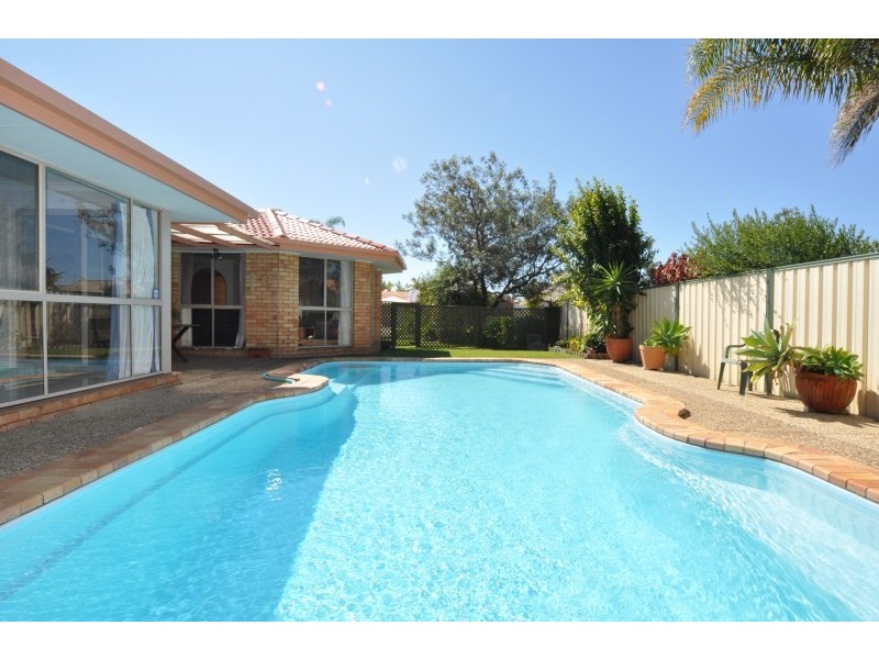 12 Waranga Way, Coombabah QLD 4216