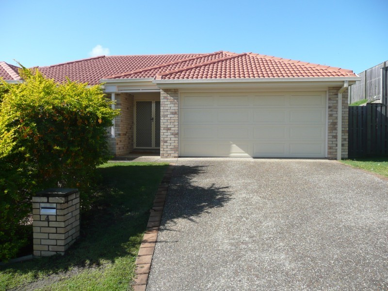 4 Tuggeranong Avenue, Pacific Pines QLD 4211