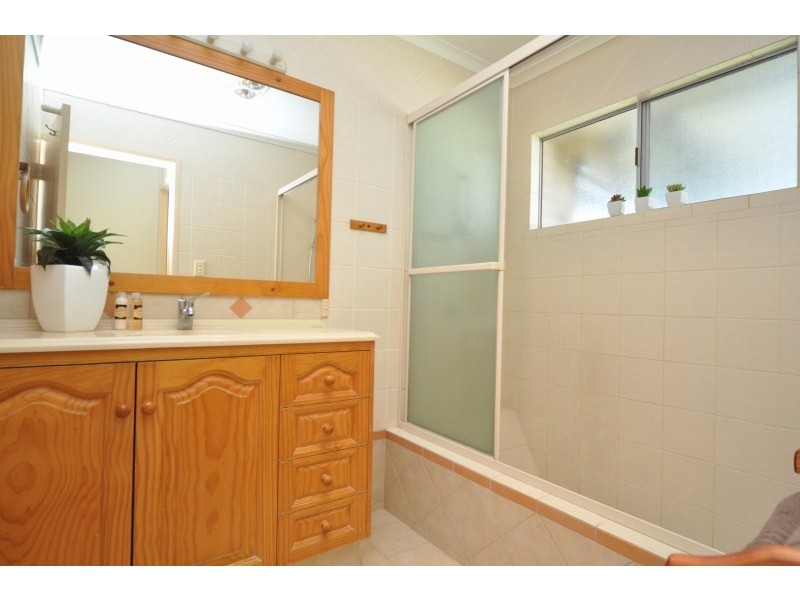 38 Bruce Avenue, Paradise Point QLD 4216