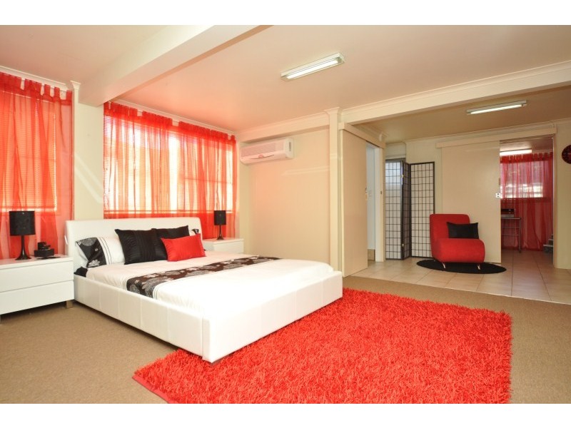 38 Bruce Avenue, Paradise Point QLD 4216