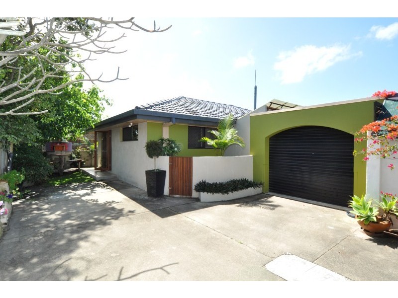 2/17 Muscovey Avenue, Paradise Point QLD 4216