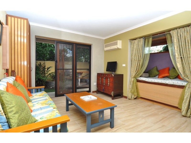 2/17 Muscovey Avenue, Paradise Point QLD 4216