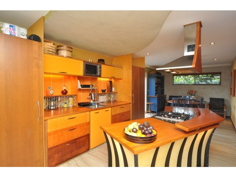 2/17 Muscovey Avenue, Paradise Point QLD 4216