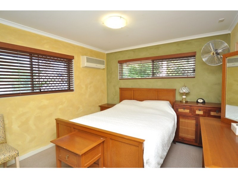 2/17 Muscovey Avenue, Paradise Point QLD 4216