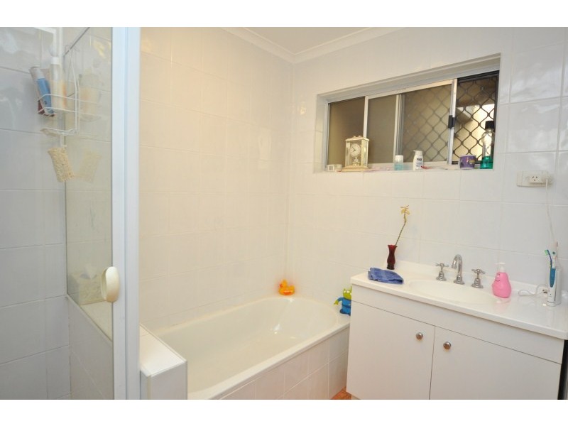 2/17 Muscovey Avenue, Paradise Point QLD 4216