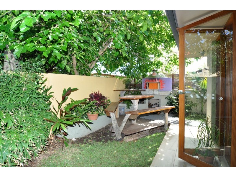 2/17 Muscovey Avenue, Paradise Point QLD 4216