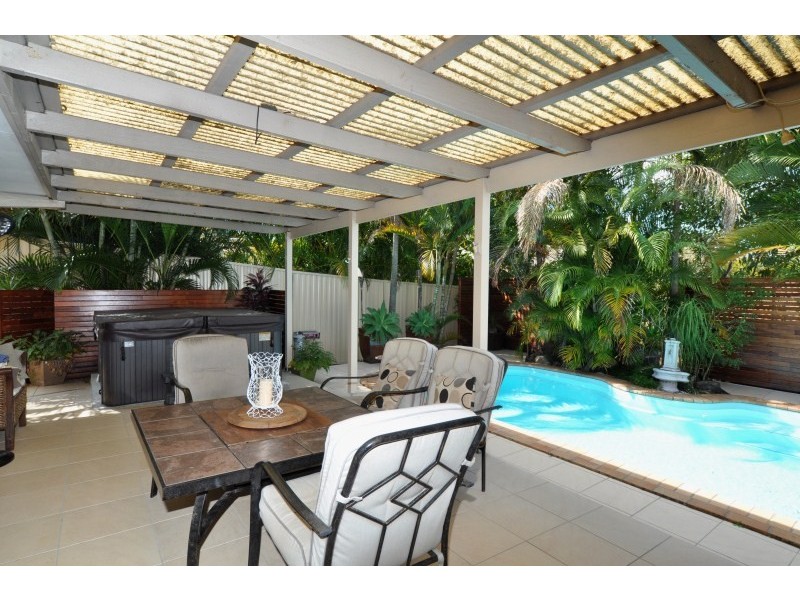 17 Spikes Court, Arundel QLD 4214