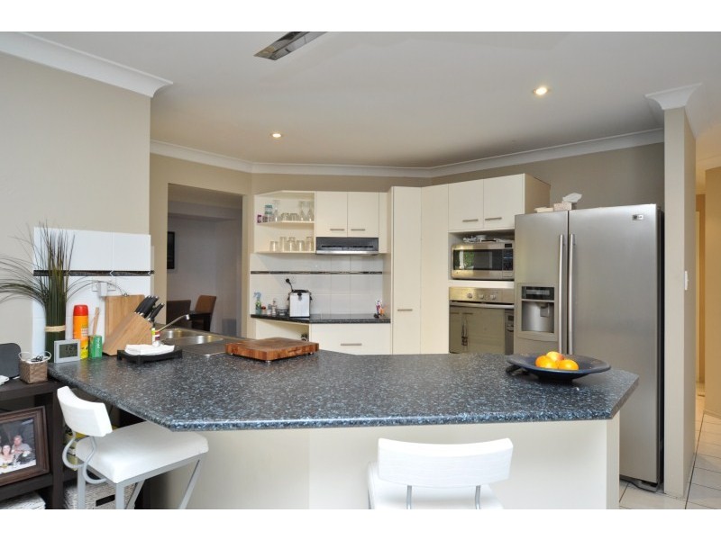 17 Spikes Court, Arundel QLD 4214