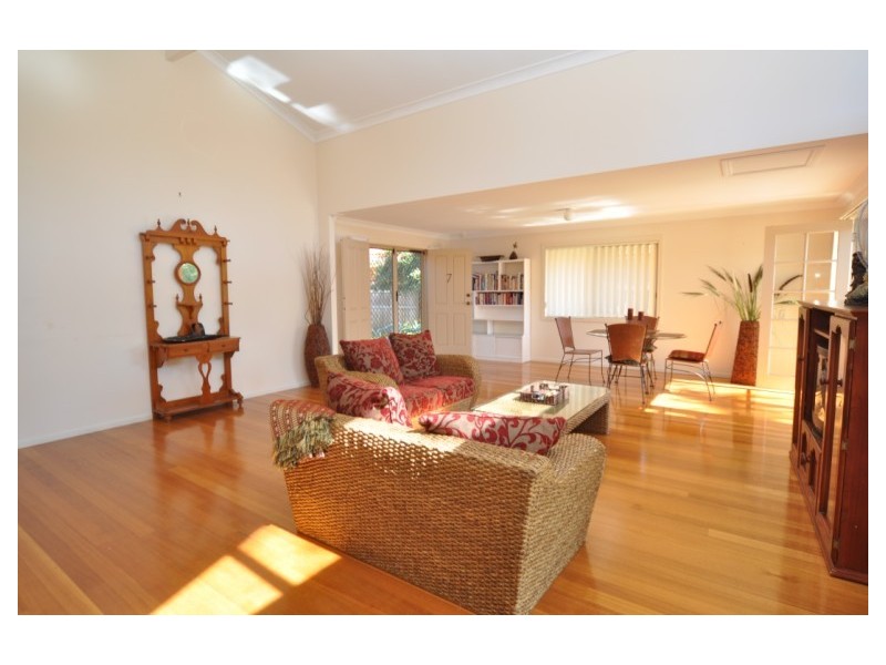 7 Sunbird Avenue, Paradise Point QLD 4216