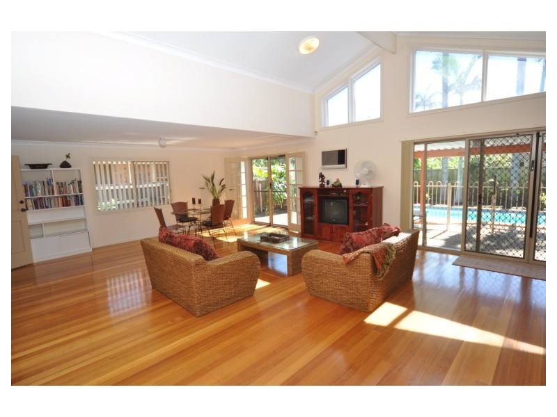7 Sunbird Avenue, Paradise Point QLD 4216