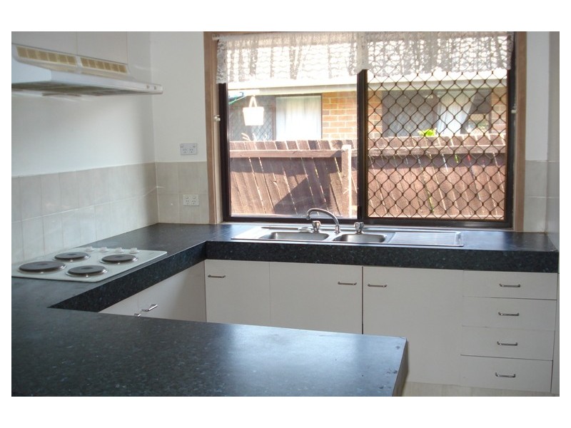 2/25 Nina Parade, Arundel QLD 4214