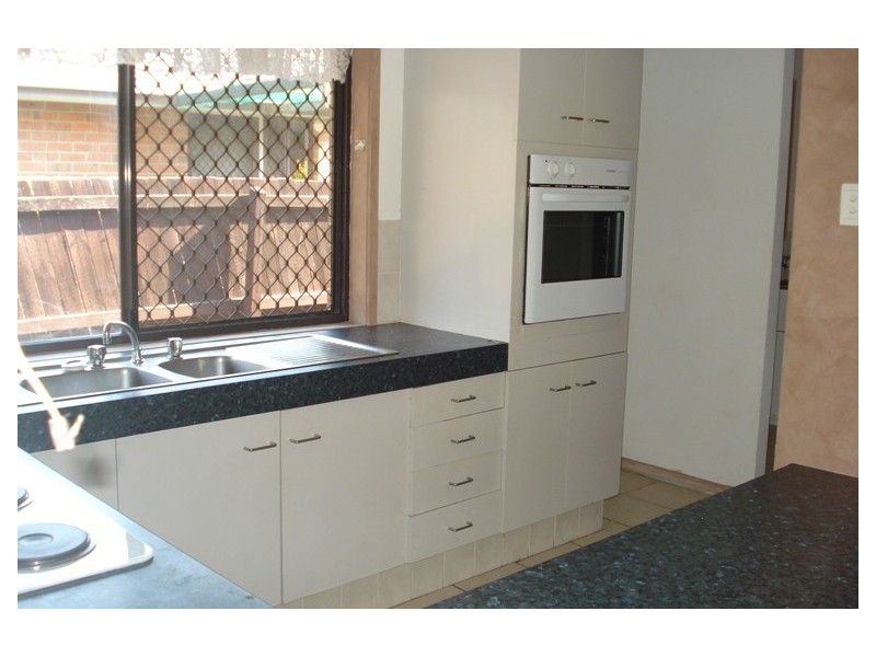 2/25 Nina Parade, Arundel QLD 4214