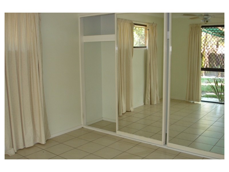 2/25 Nina Parade, Arundel QLD 4214