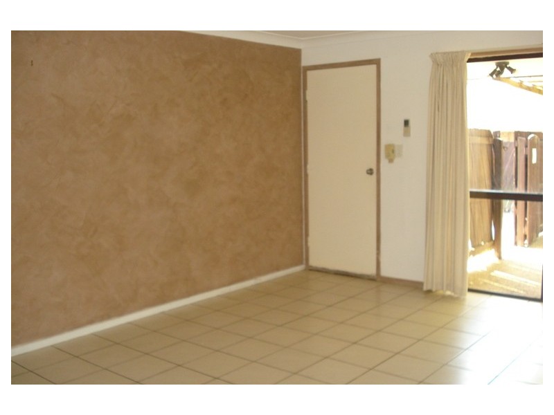 2/25 Nina Parade, Arundel QLD 4214