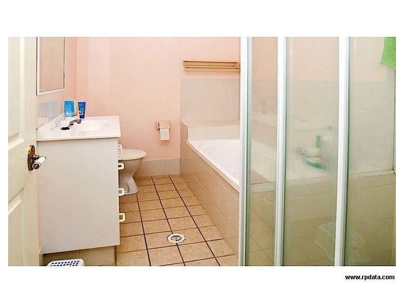 1/30 Government Road, Labrador QLD 4215