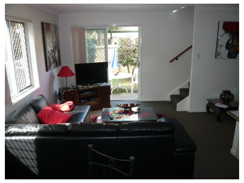 1/30 Government Road, Labrador QLD 4215