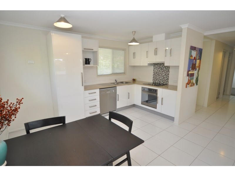 8 Coombe Avenue, Hope Island QLD 4212