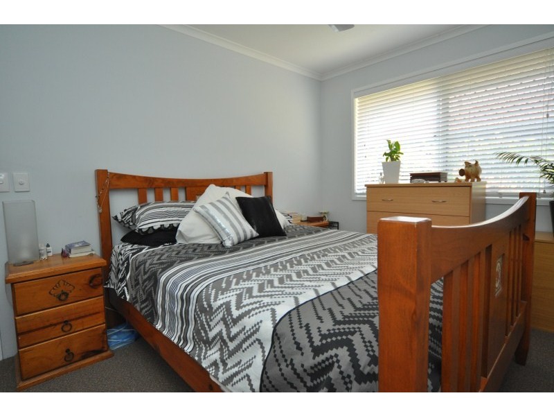 2/37 Milton Avenue, Paradise Point QLD 4216