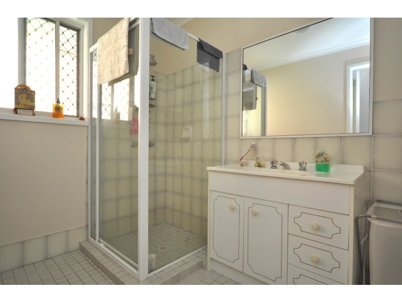 2/37 Milton Avenue, Paradise Point QLD 4216