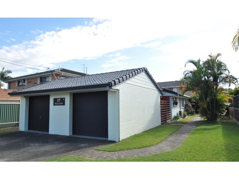 2/37 Milton Avenue, Paradise Point QLD 4216