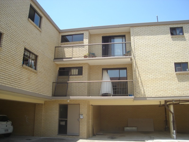 17/25 Ahern Street, Labrador QLD 4215