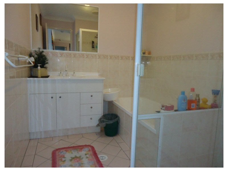 1/6 Tanias Place, Labrador QLD 4215