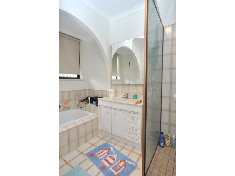 1/6 Woodgate Place, Paradise Point QLD 4216