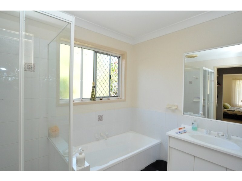 2/26 Donald Avenue, Paradise Point QLD 4216