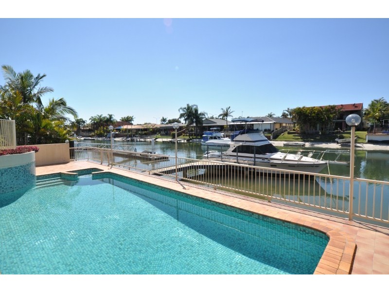 11 Seaspray Street, Paradise Point QLD 4216