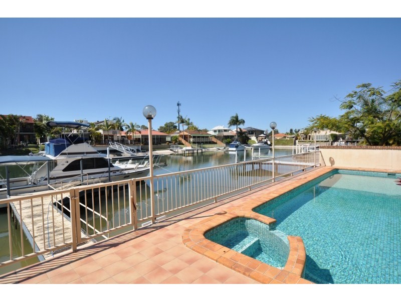 11 Seaspray Street, Paradise Point QLD 4216