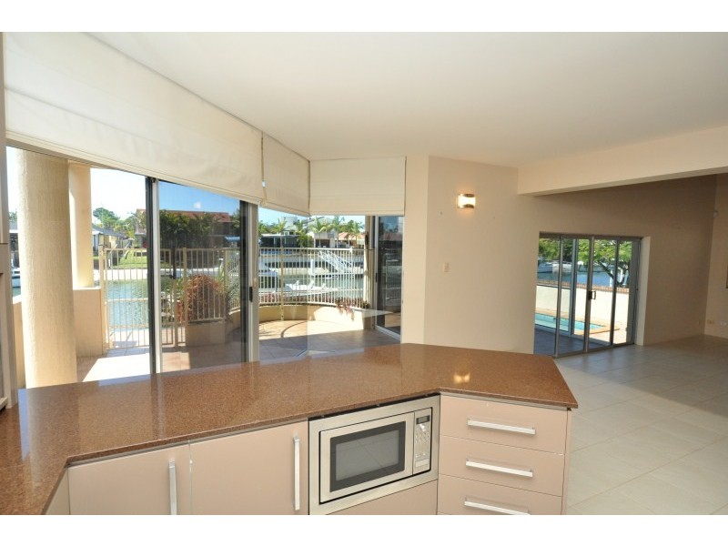 11 Seaspray Street, Paradise Point QLD 4216