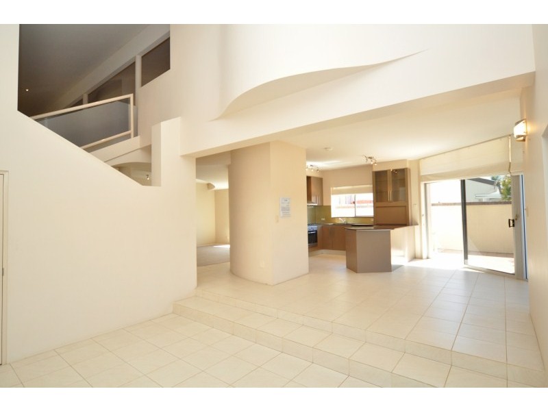 11 Seaspray Street, Paradise Point QLD 4216