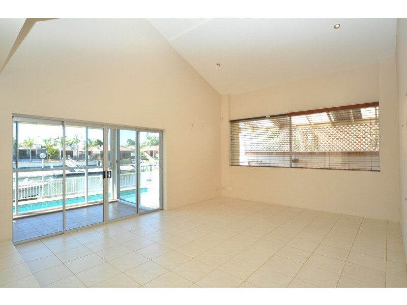 11 Seaspray Street, Paradise Point QLD 4216