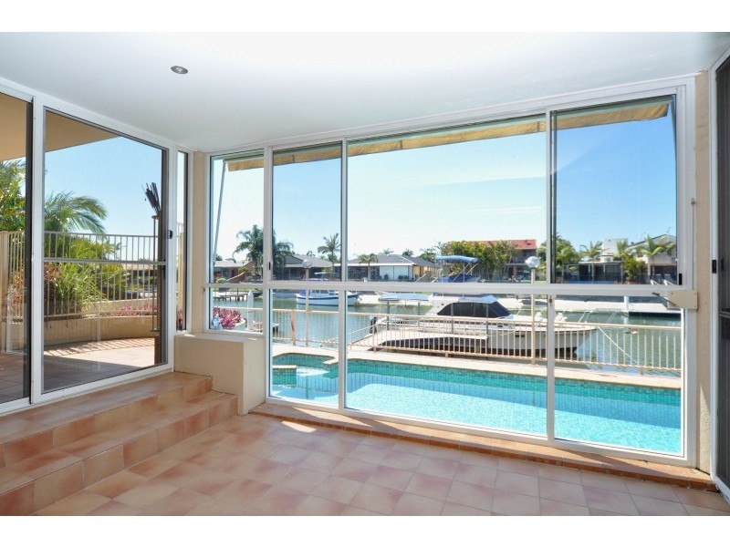 11 Seaspray Street, Paradise Point QLD 4216