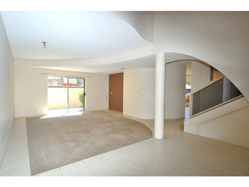 11 Seaspray Street, Paradise Point QLD 4216