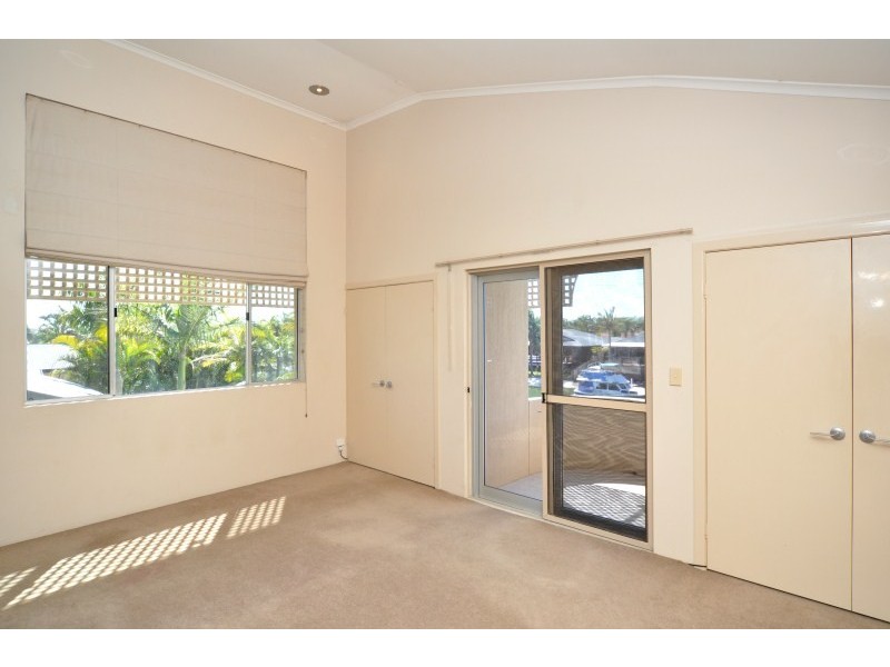 11 Seaspray Street, Paradise Point QLD 4216