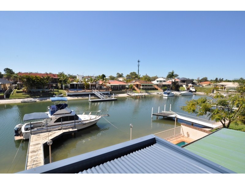11 Seaspray Street, Paradise Point QLD 4216
