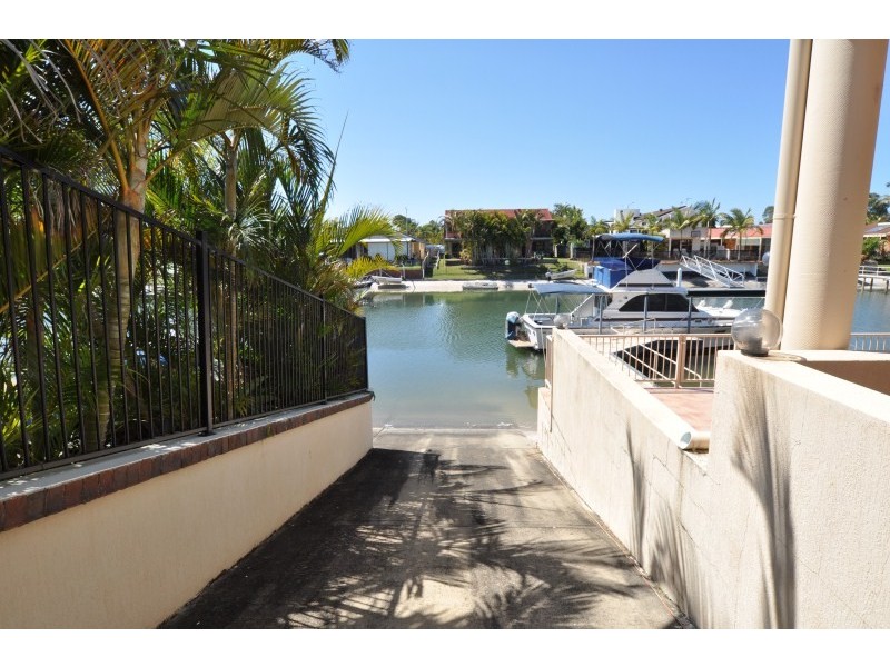 11 Seaspray Street, Paradise Point QLD 4216