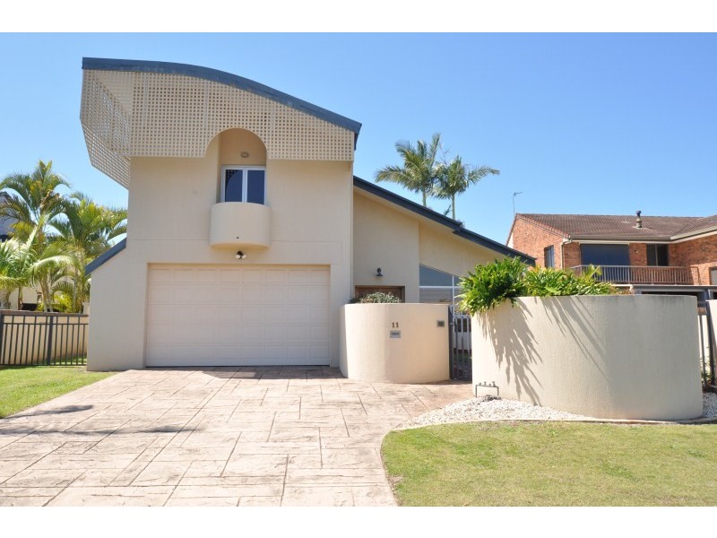 11 Seaspray Street, Paradise Point QLD 4216