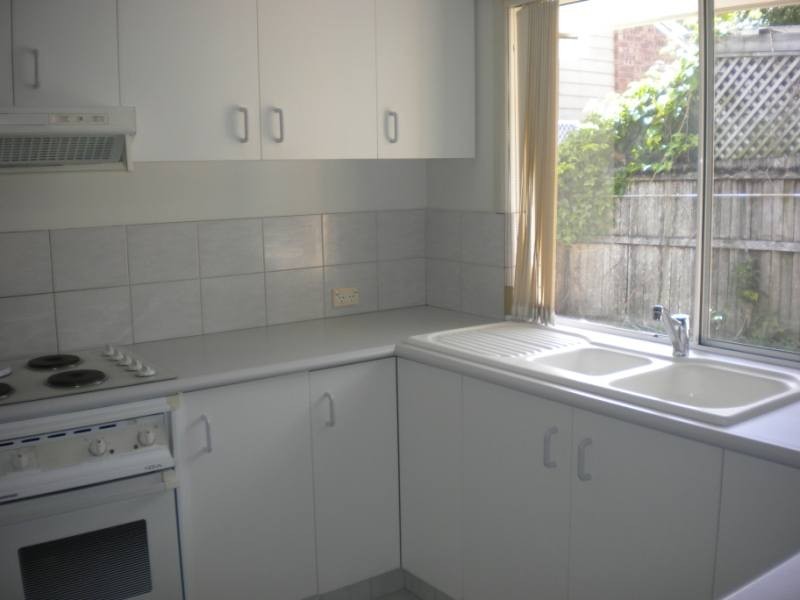 2/1 Hill Court, Labrador QLD 4215