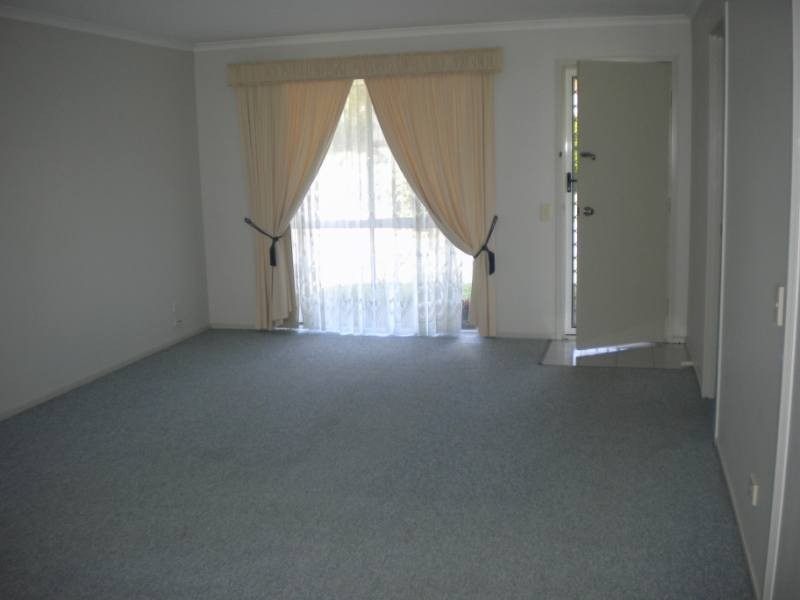 2/1 Hill Court, Labrador QLD 4215