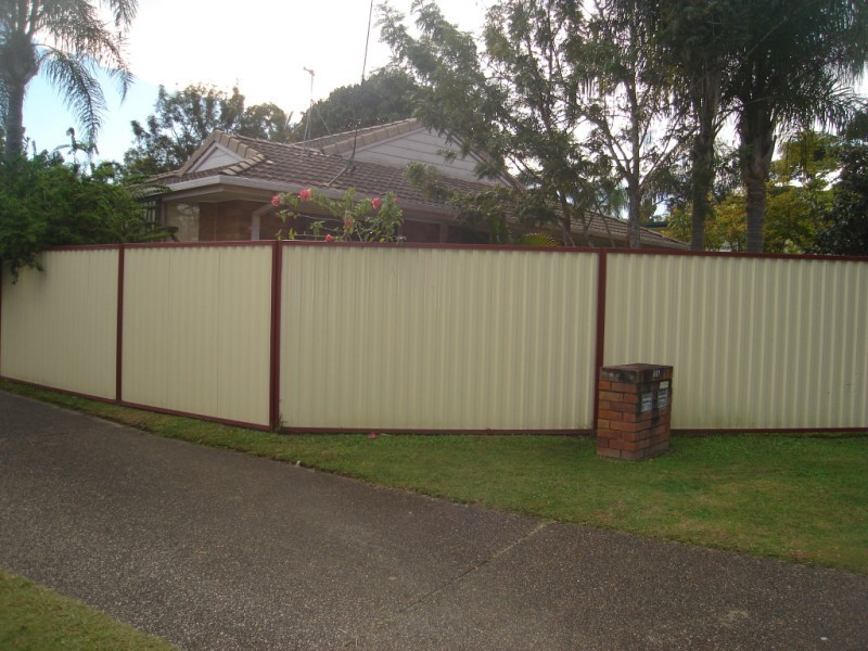 1/127 Central Street, Labrador QLD 4215