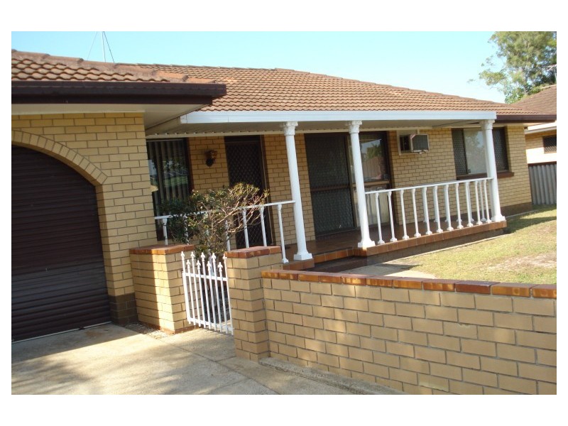 9 Blaxland Avenue, Paradise Point QLD 4216