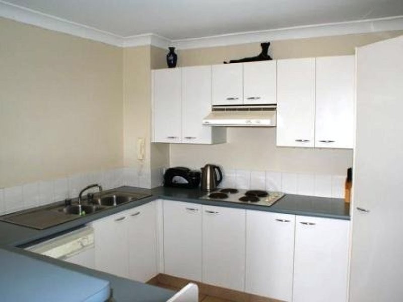 18/65 Bayview Street, Runaway Bay QLD 4216