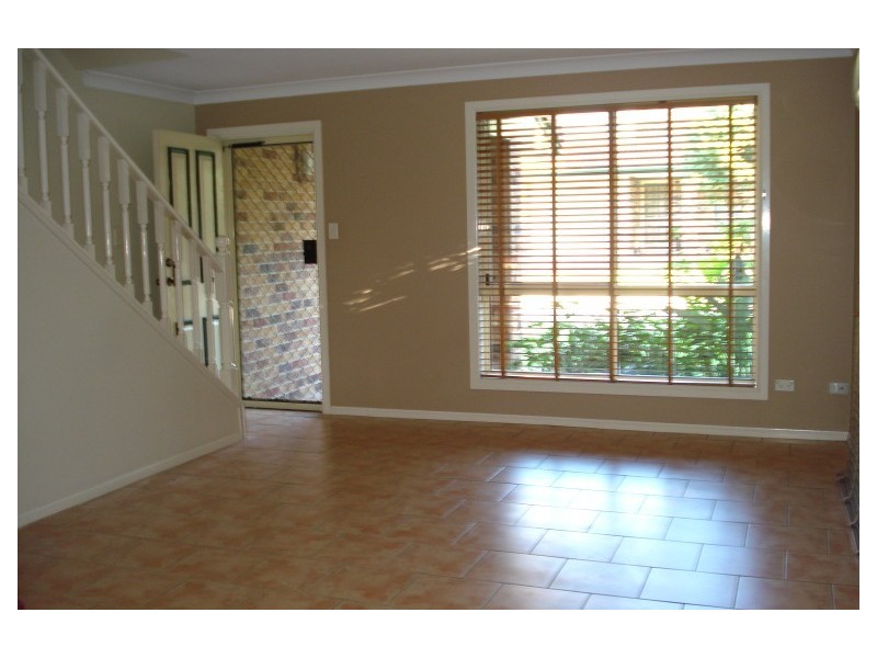 4/33 Government Road, Labrador QLD 4215