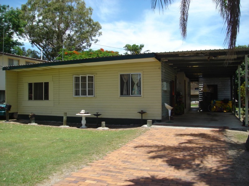24 Milton Avenue, Paradise Point QLD 4216
