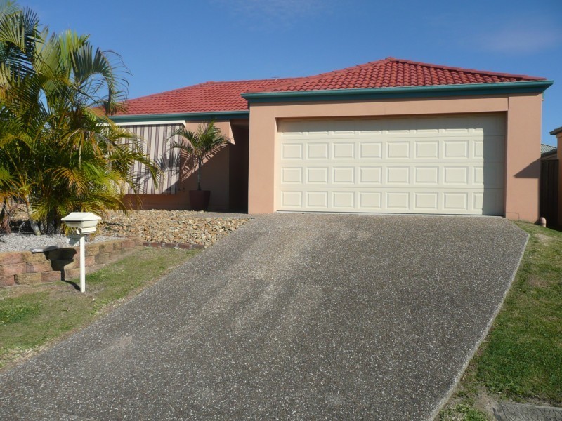 2 Madasin Close, Arundel QLD 4214