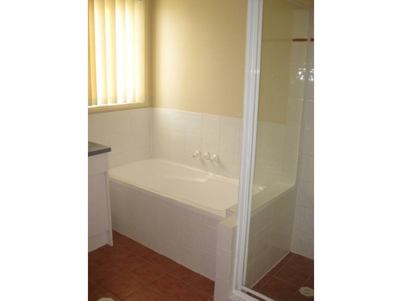 2 Madasin Close, Arundel QLD 4214