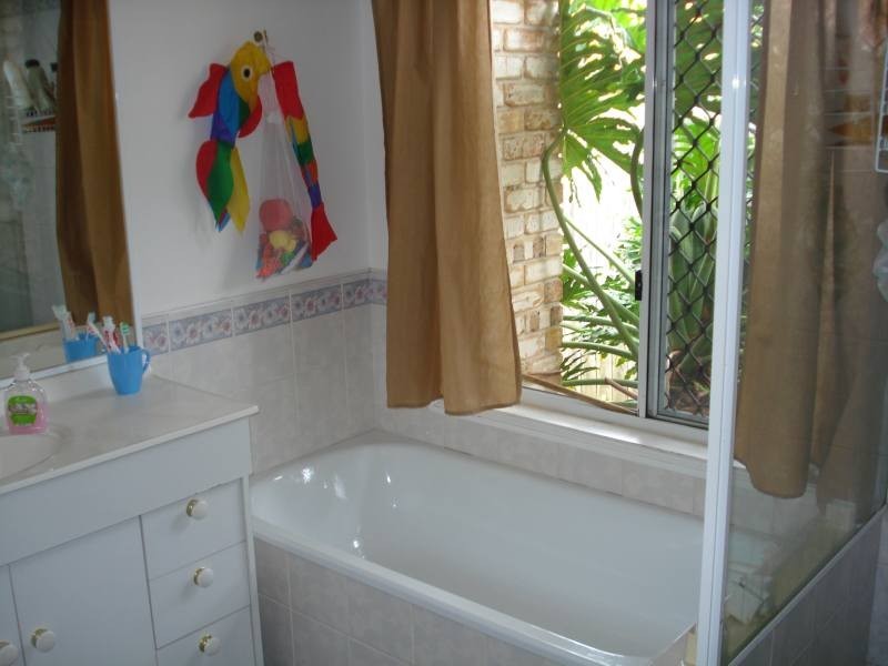 8 Maidstone Place, Parkwood QLD 4214